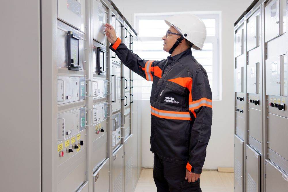 Reţele Electrice România investeşte 70 milioane de lei pentru modernizarea reţelei de înaltă tensiune din Bucureşti